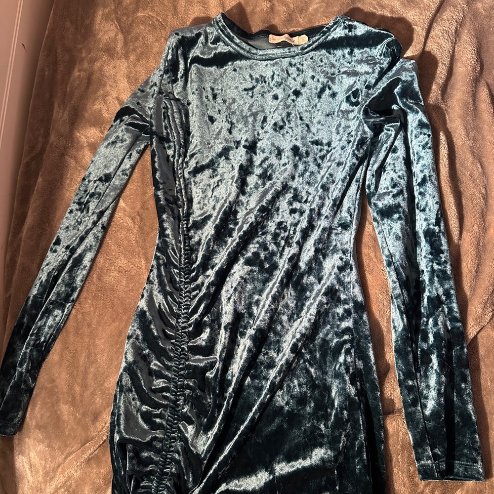 Elegant Velvet Long Sleeve Dress